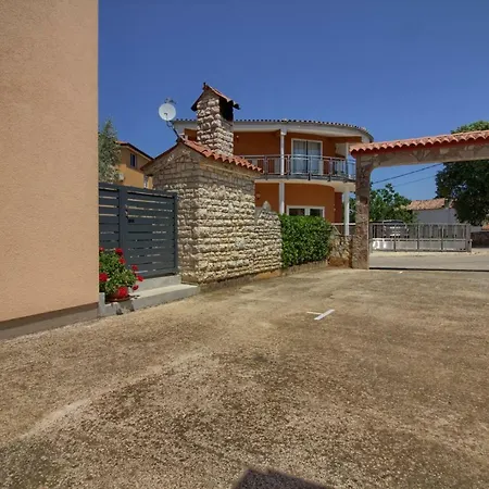 别墅 Charming Petroro With Pool, 900m From The *