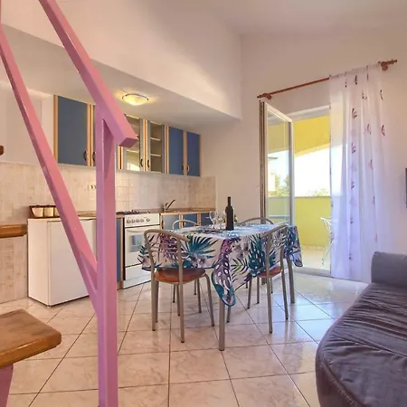 Charming Petroro With Pool, 900m From The Vila Peroj