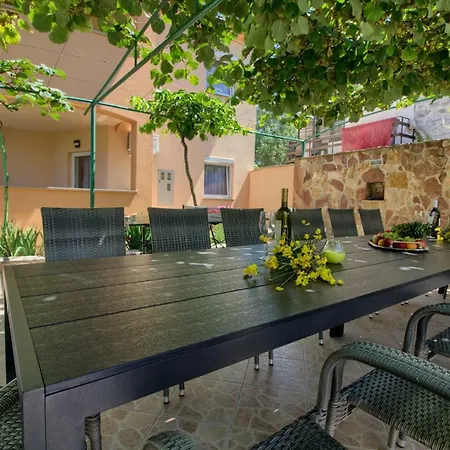 Charming Petroro With Pool, 900m From The Vila Peroj