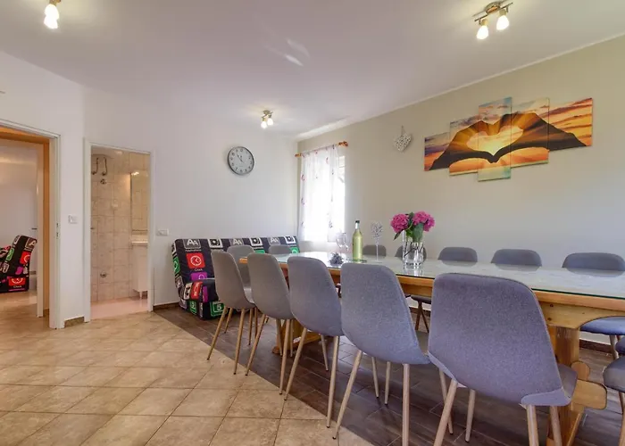 Charming Petroro With Pool, 900m From The 페로이