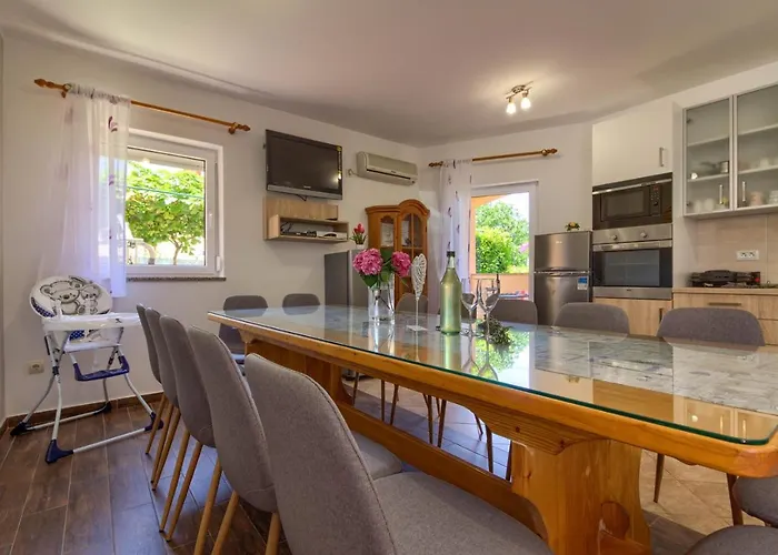 Βίλα Charming Petroro With Pool, 900m From The