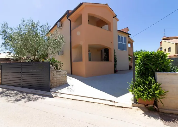 Charming Petroro With Pool, 900m From The