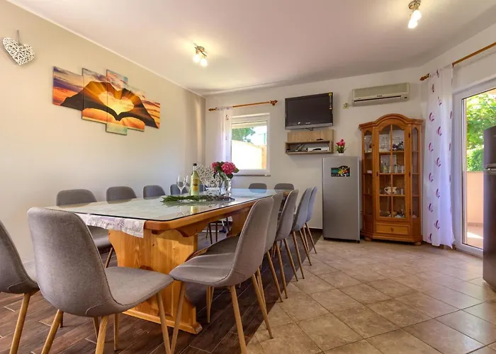 빌라 Charming Petroro With Pool, 900m From The 페로이