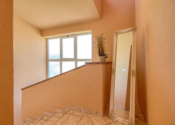 Βίλα Charming Petroro With Pool, 900m From The Peroj