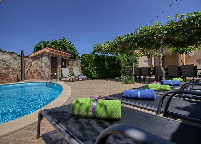 Βίλα Charming Petroro With Pool, 900m From The
