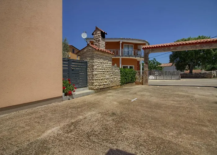 빌라 Charming Petroro With Pool, 900m From The *