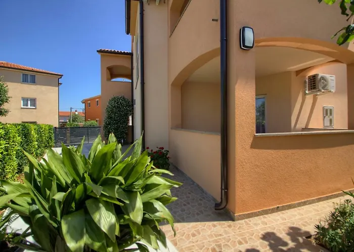 Charming Petroro With Pool, 900m From The