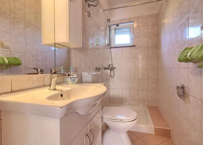 Charming Petroro With Pool, 900m From The Peroj