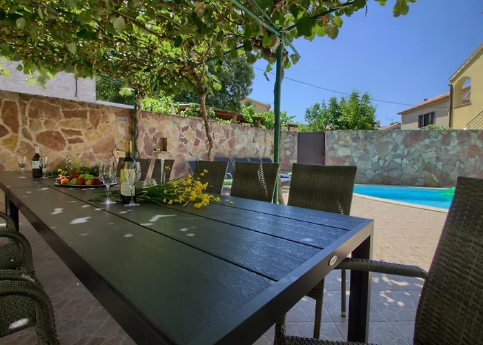 Βίλα Charming Petroro With Pool, 900m From The *