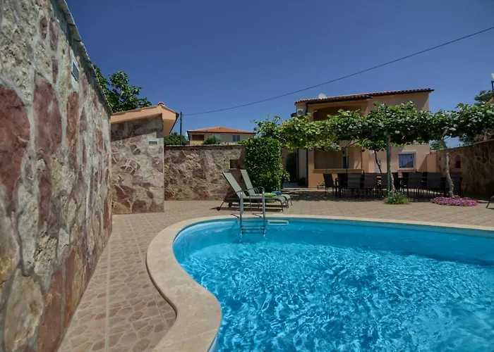 빌라 Charming Petroro With Pool, 900m From The *