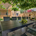 Charming Petroro With Pool, 900m From The Willa Peroj
