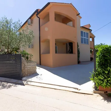 Charming Petroro With Pool, 900m From The