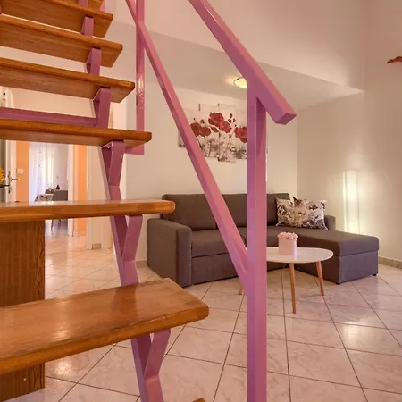 Villa Charming Petroro With Pool, 900m From The