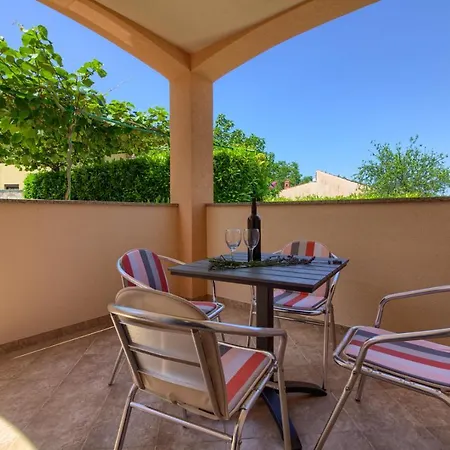 Villa Charming Petroro With Pool, 900m From The *