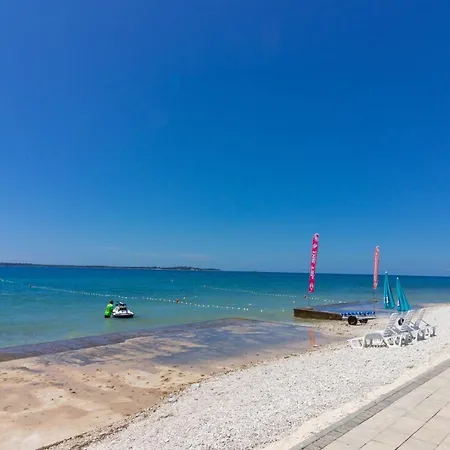 Villa Charming Petroro With Pool, 900m From The Peroj