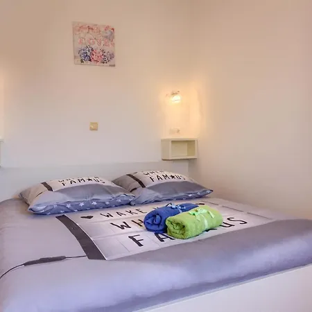 Villa Charming Petroro With Pool, 900m From The Peroj