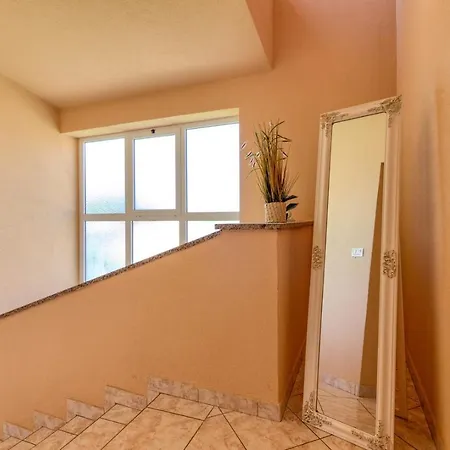 Villa Charming Petroro With Pool, 900m From The Peroj