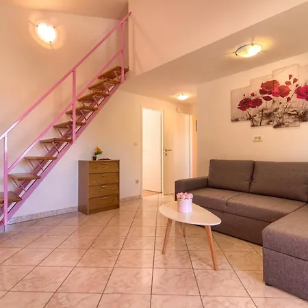 Villa Charming Petroro With Pool, 900m From The *