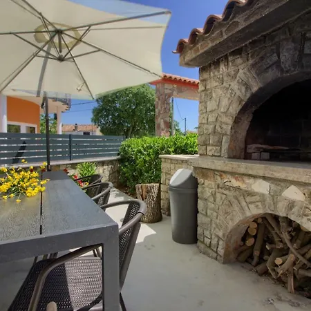 Charming Petroro With Pool, 900m From The * Peroj