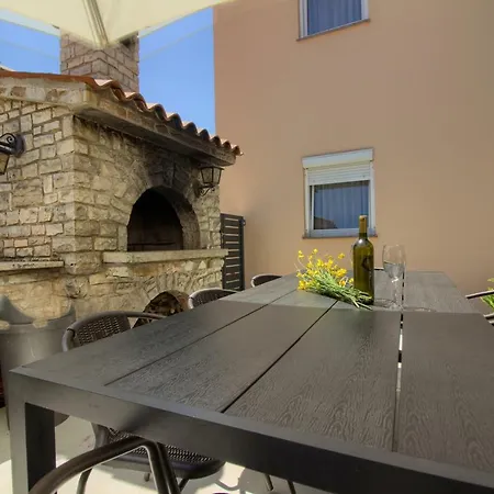 Charming Petroro With Pool, 900m From The * Peroj