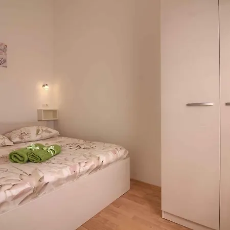 Charming Petroro With Pool, 900m From The Peroj