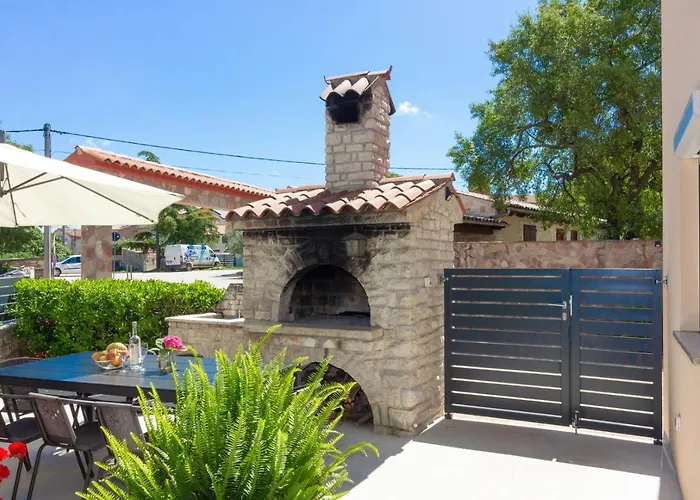 Charming Petroro With Pool, 900m From The *