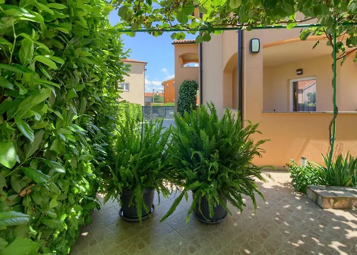 Charming Petroro With Pool, 900m From The