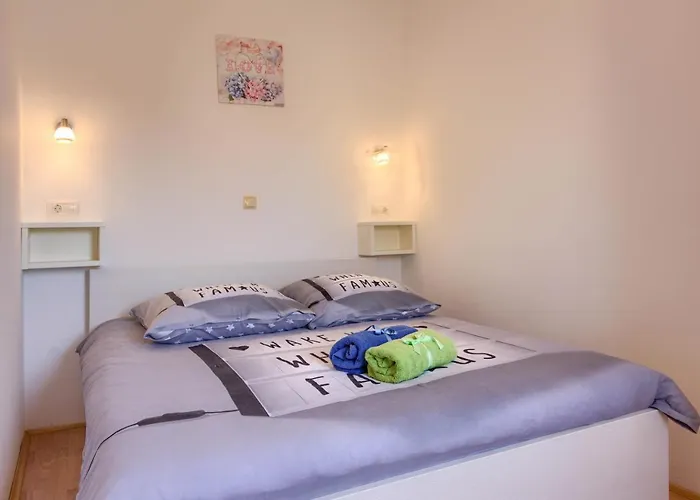 别墅 Charming Petroro With Pool, 900m From The 佩罗杰